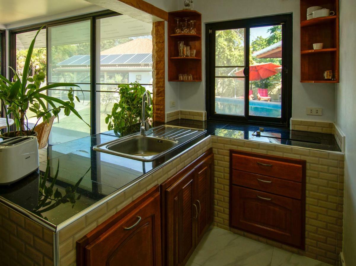 Tina'S Living Paradise - Guesthouses With Private Pool Ban Phe Exterior photo